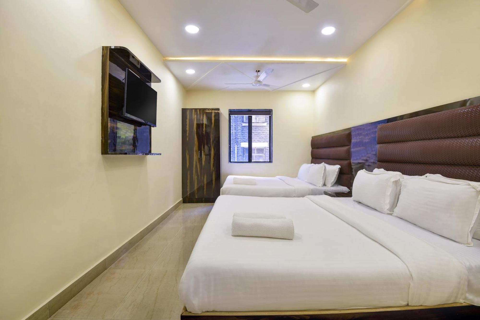 Hotel Deluxe Mumbai Exterior photo