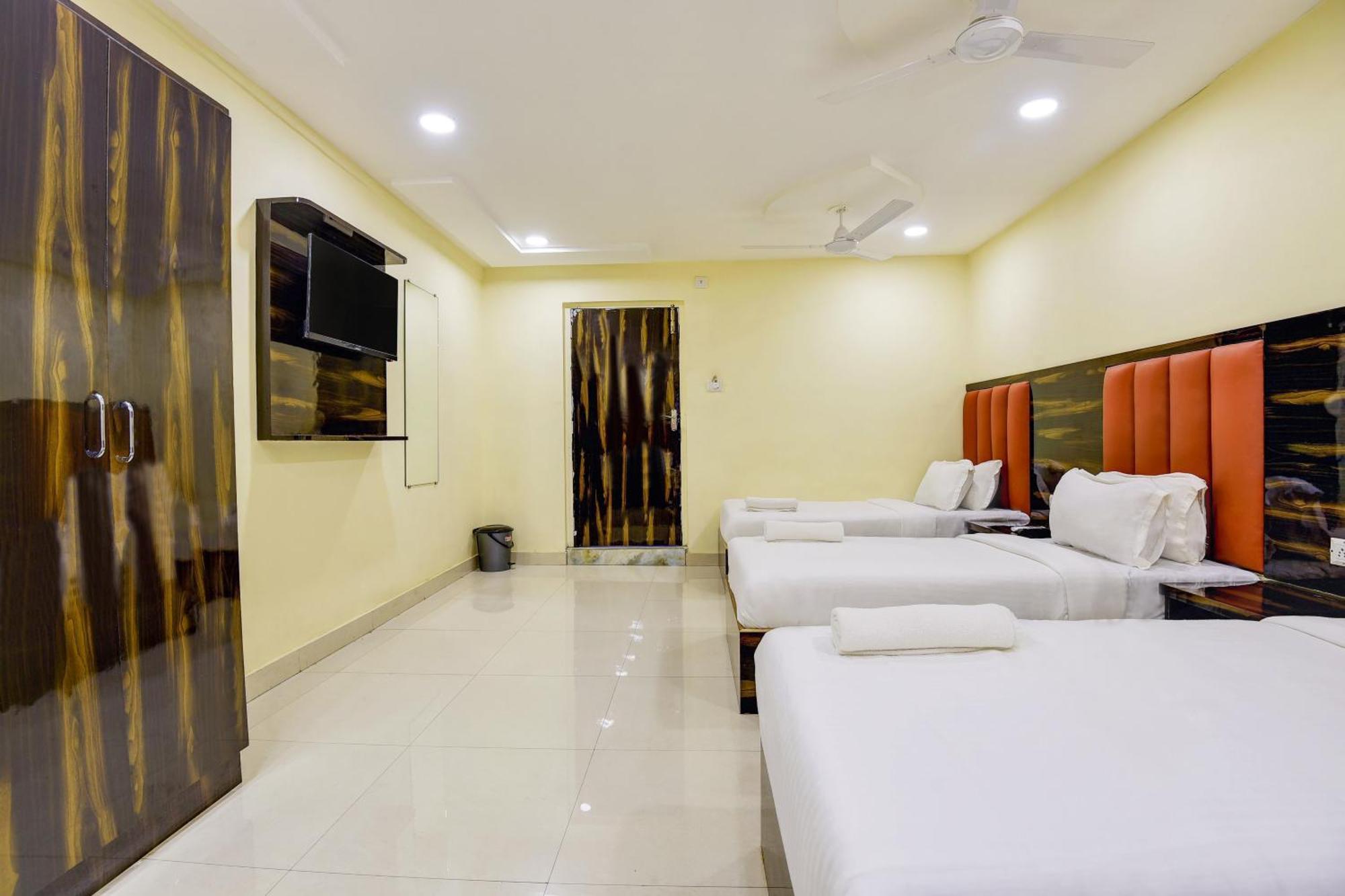 Hotel Deluxe Mumbai Exterior photo